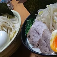 Snapdishの料理写真:とんこつラーメン|Tomomi Matsuzakiさん