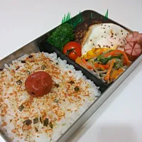 ふりかけごはん
大根と蒟蒻の煮物
ハンバーグ
目玉焼き
ウインナー
三色ナムル
ブロッコリー･ミニトマト|なんみさん