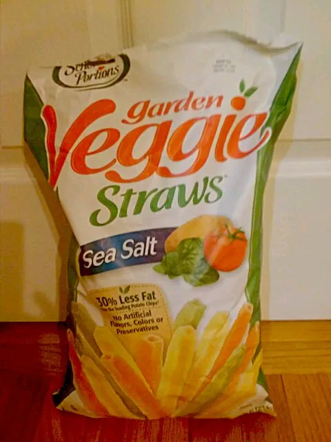 Garden Veggie Straws.  Healthier than potato chips & very yummy.|Jiraphon Gさん