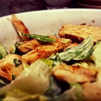 Snapdishの料理写真:Seared chicken w/ romaine and bleu cheese|SMILEYEATSさん