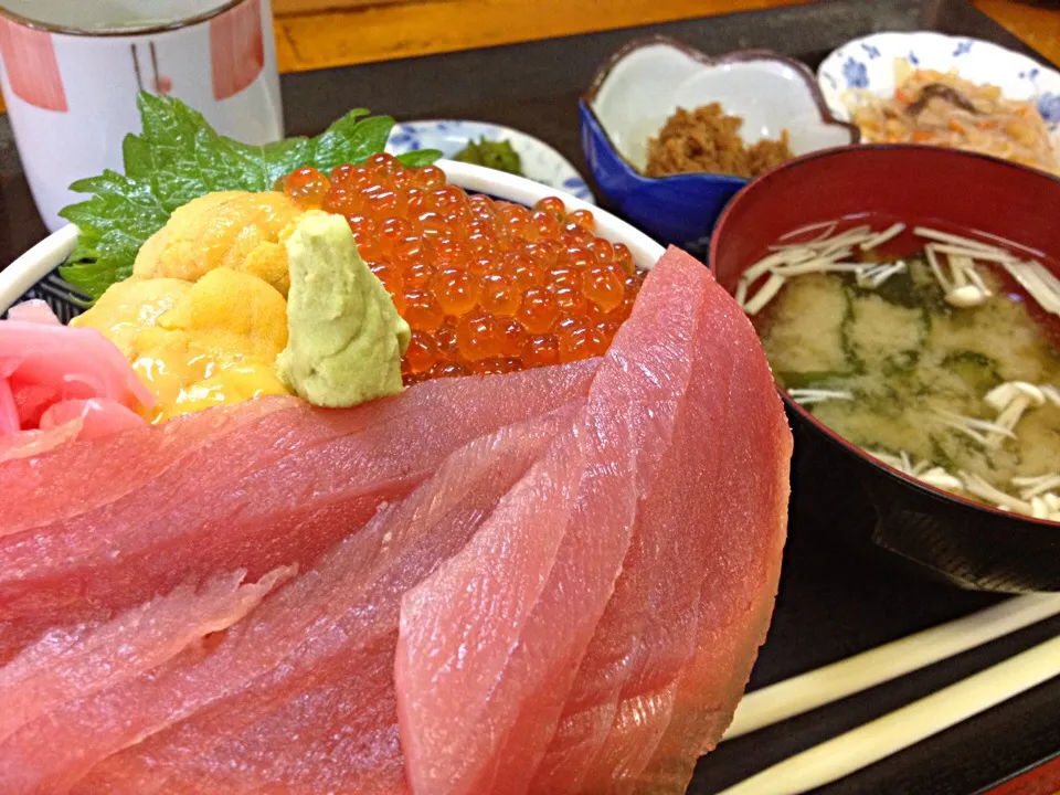 銚子 浜めしさんの三色丼|えりさん