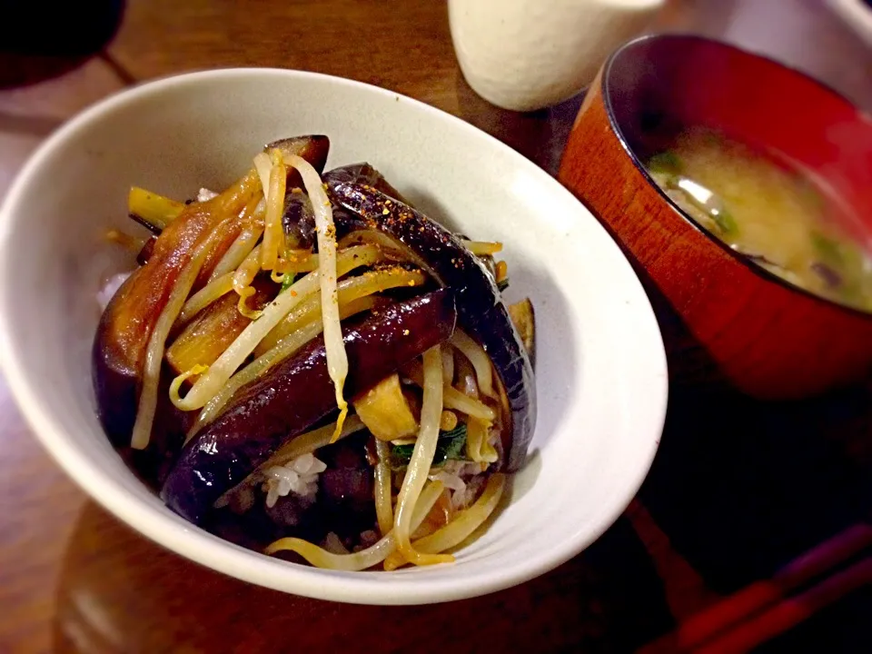 茄子とモヤシの味噌炒め丼|mizuki922さん