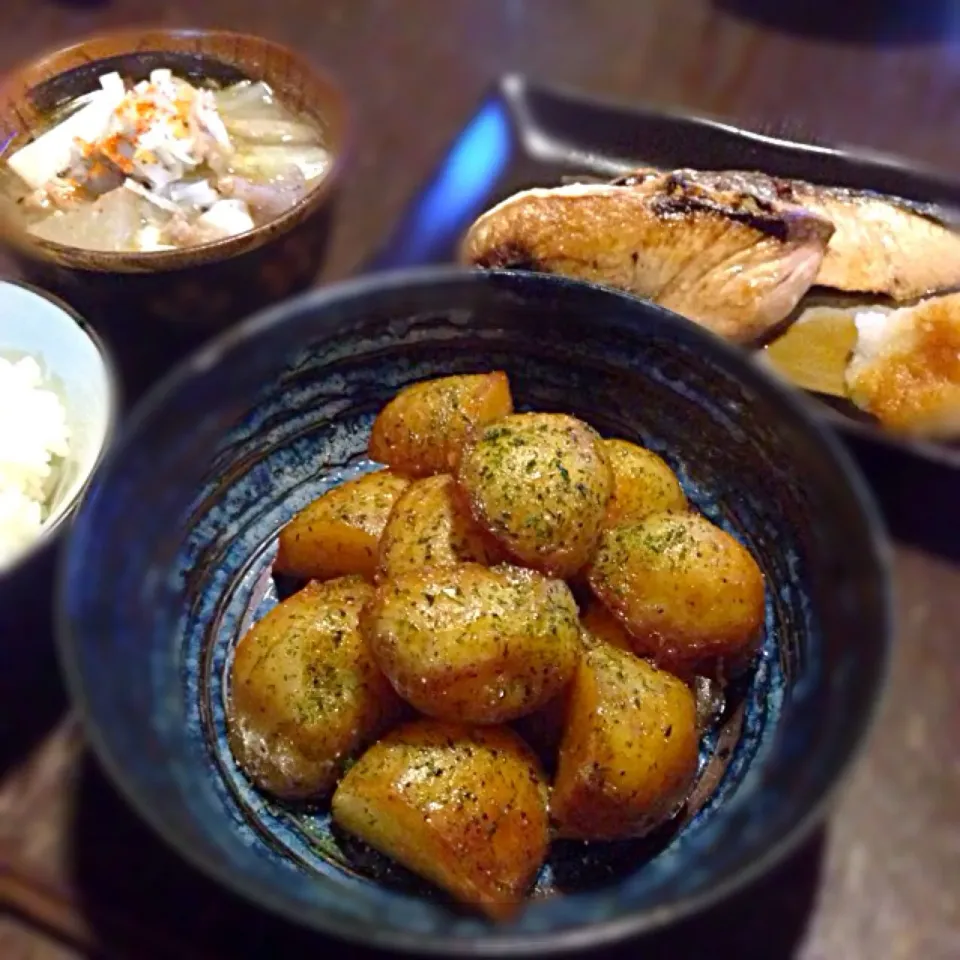 新ジャガの甘辛煮っころがし晩御飯♪|miiiーna"さん