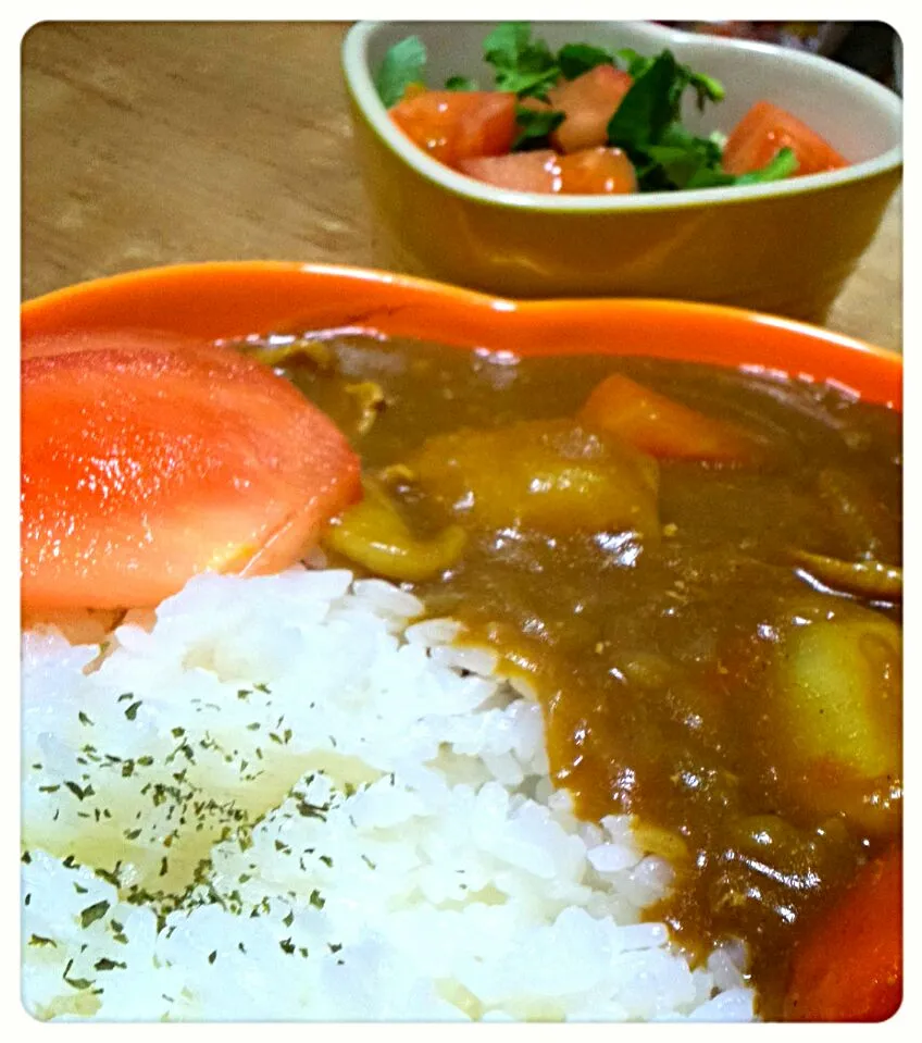 トマトカレー&トマトとルッコラのサラダ|しょうこさん