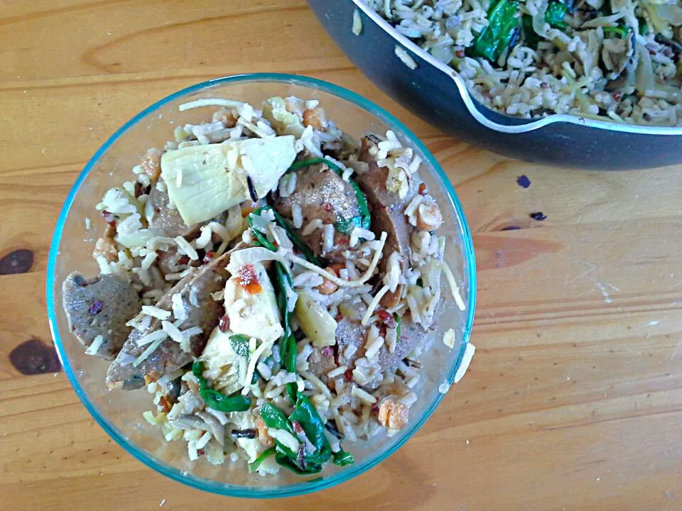 Snapdishの料理写真:Veggie sausage pilaf with artichoke,  spinach and chickpeas|Fe's kitchenさん