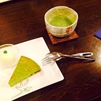 Snapdishの料理写真:お抹茶と抹茶チーズケーキ|mamiさん