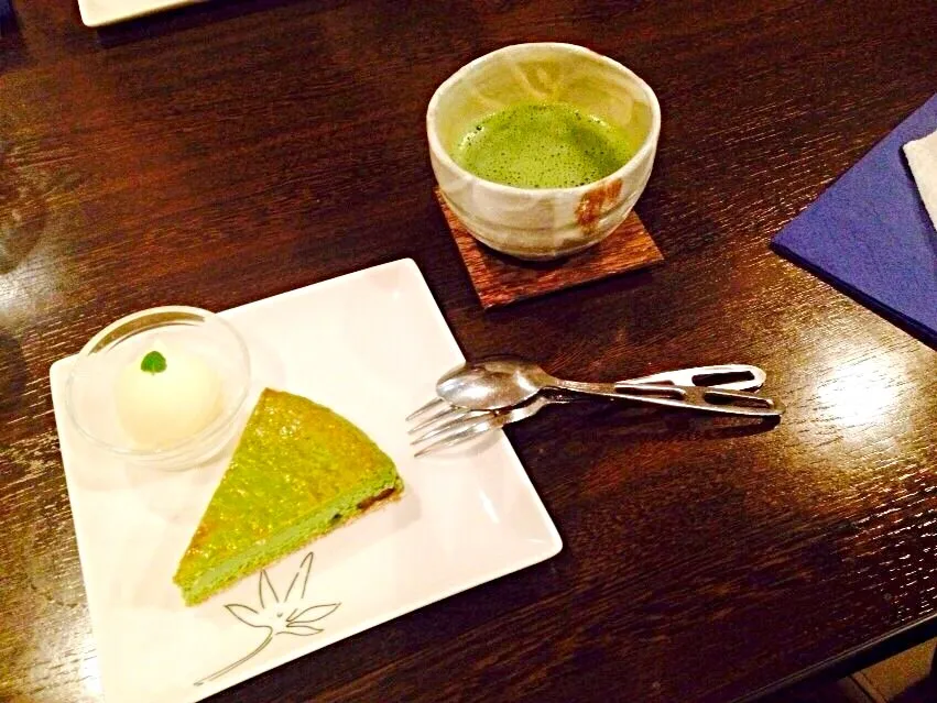 Snapdishの料理写真:お抹茶と抹茶チーズケーキ|mamiさん