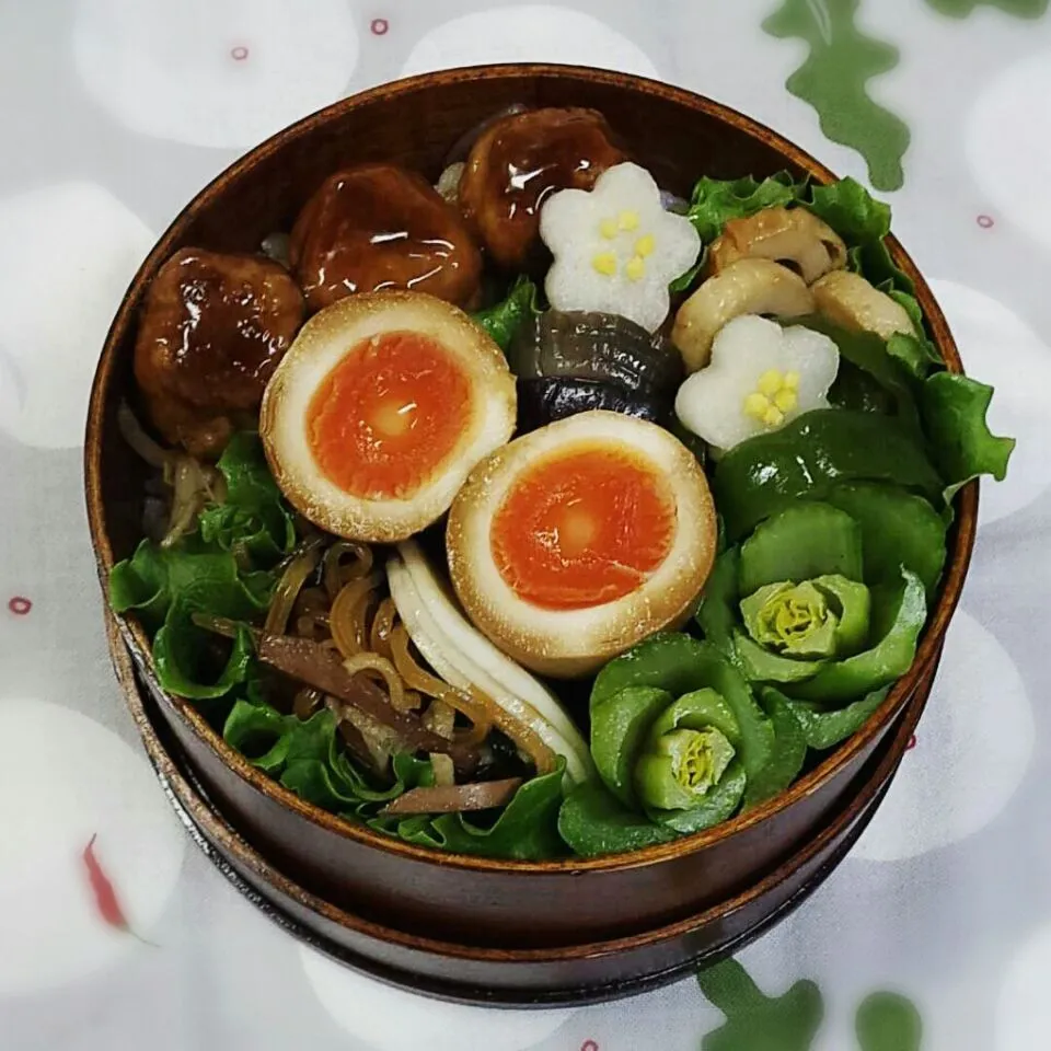 今日のランチ　甘酢肉団子のっけご飯♪
ピーマンと竹輪のオイスターソース炒め、茄子の揚げ浸し、ワカメと大根いり春雨サラダ、小松菜根っこのお浸し、味付け玉子|kyujaさん