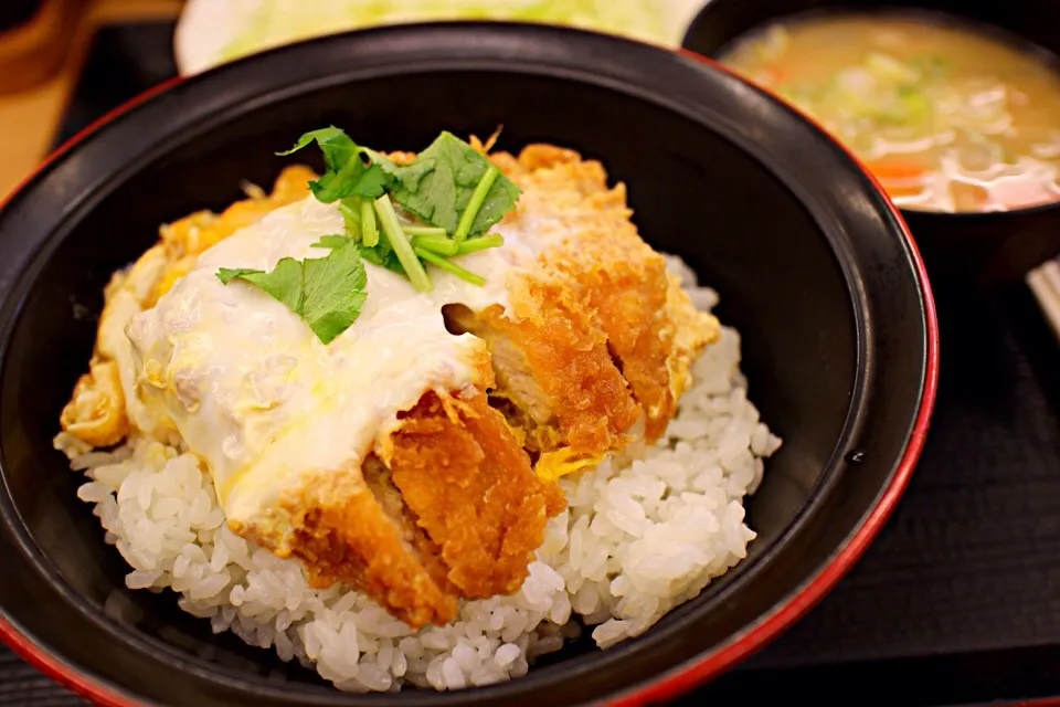 ミニカツ丼セット|マハロ菊池さん