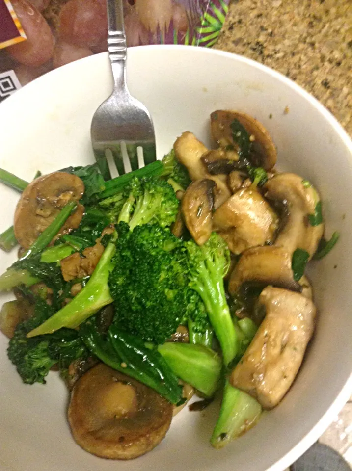 Snapdishの料理写真:Mushroom,spinach and brocillo|paola gonzalezさん