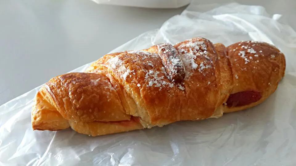 Snapdishの料理写真:Croissants Strawberry #yamasaki|Ck Chamaiさん