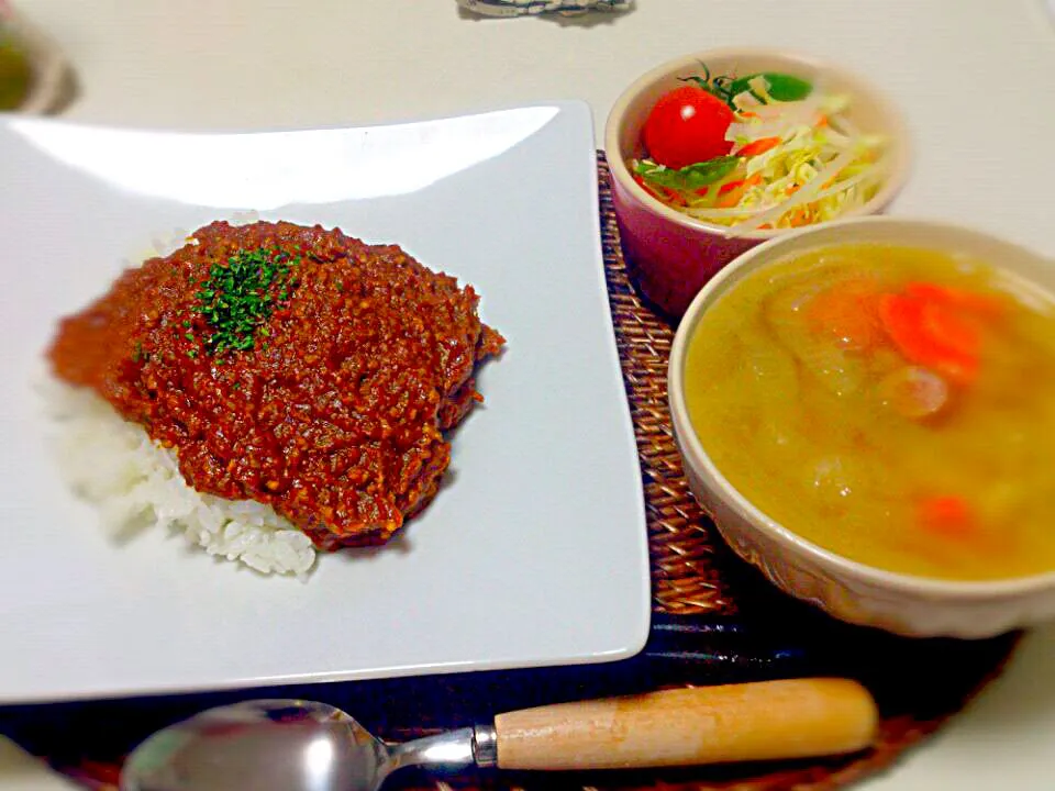 トマトドライカレー 野菜ときのこのブイヨンスープ サラダ|にゃろめさん