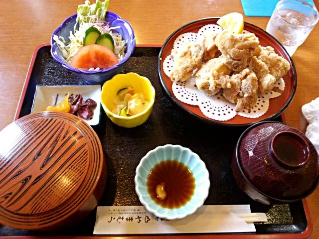 山口県美祢市「やまむら」の唐揚げ定食|たかたかლ(^o^ლ)さん