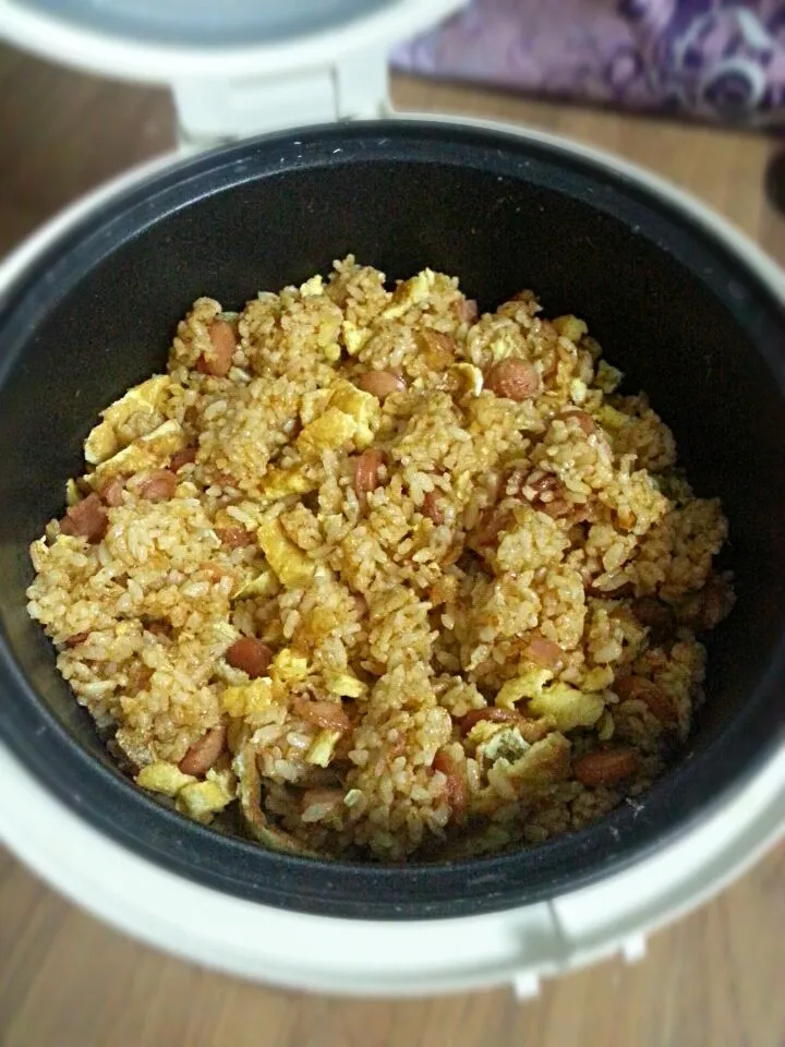 fried rice with bacon, sausages, and eggs|Phinarasuさん