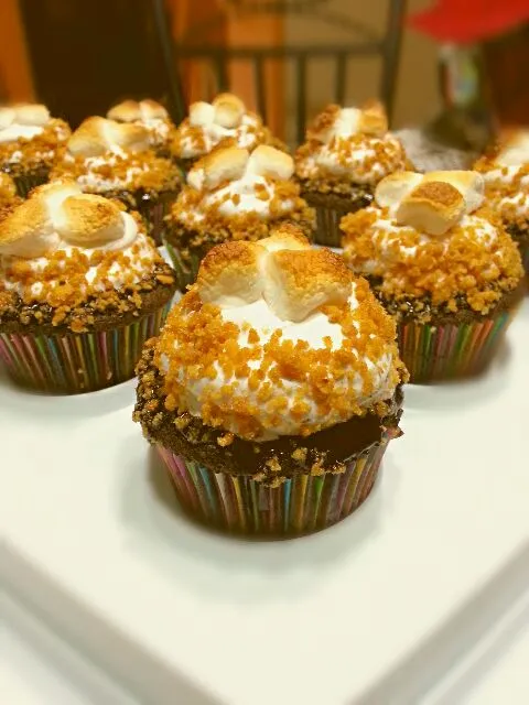 S'mores Cupcakes ~ Chocolate Cupcakes with Chocolate Sauce, Graham Crumb, Marshmallow Frosting and Toasted Marshmallow Garnish|S Theoさん