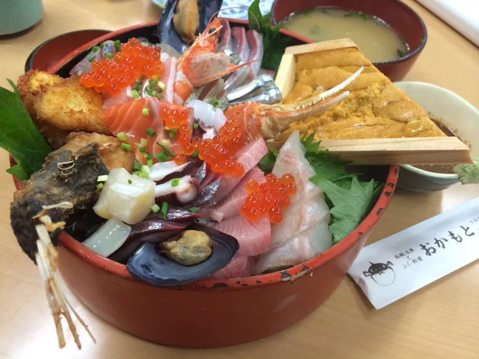 Snapdishの料理写真:おかもと丼@下関|juneshunさん