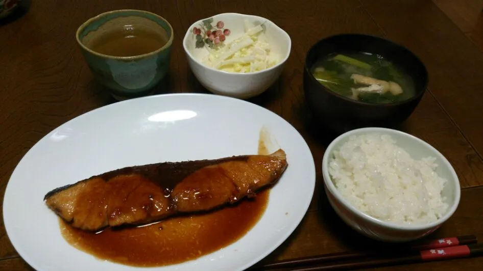 ぶりの照り焼き＆大根とホタテのサラダ＆小松菜と油揚げの味噌汁|えっちゃんさん