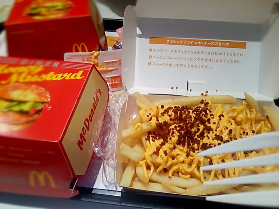 Snapdishの料理写真:Mcdonald's クラシックフライwithチーズ!!!!!|るみこさん