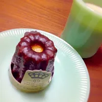 Snapdishの料理写真:カヌレとロイヤルミルクティー