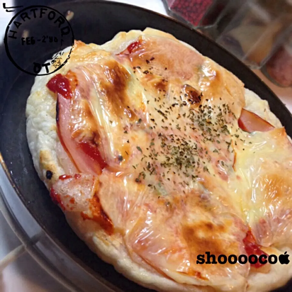 結局また絡まれた。お腹すいた言われ、もちピザ🍕。片付けて。|shoooocoさん