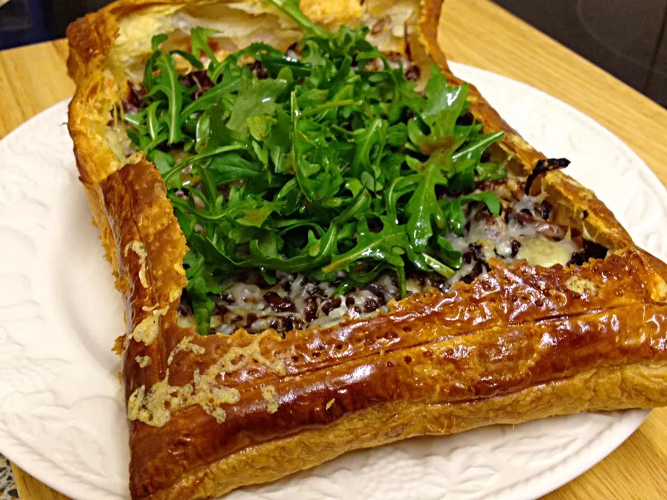 Red Onion and Creme Fraiche Tart with 3 Cheeses and a Rocket Salad with Balsamic Dressing|Steve Pountneyさん