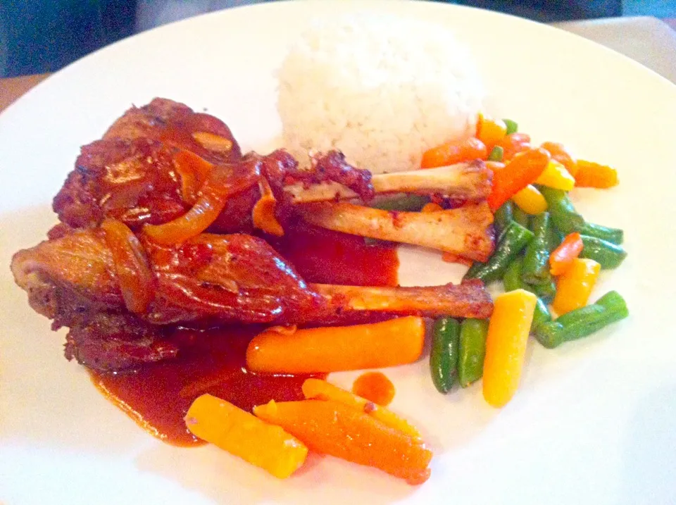 Grilled pork shank with rosemary red wine sauce|skyblueさん