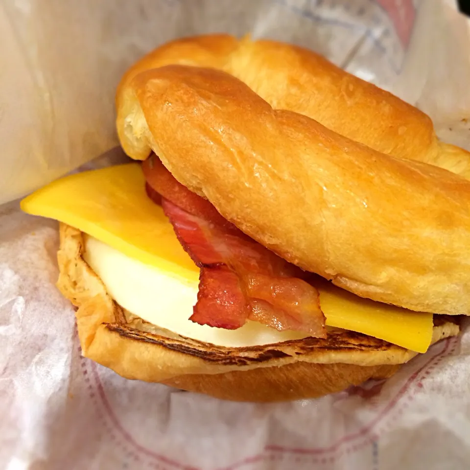 Snapdishの料理写真:flash avocado croissant|hirotomoさん