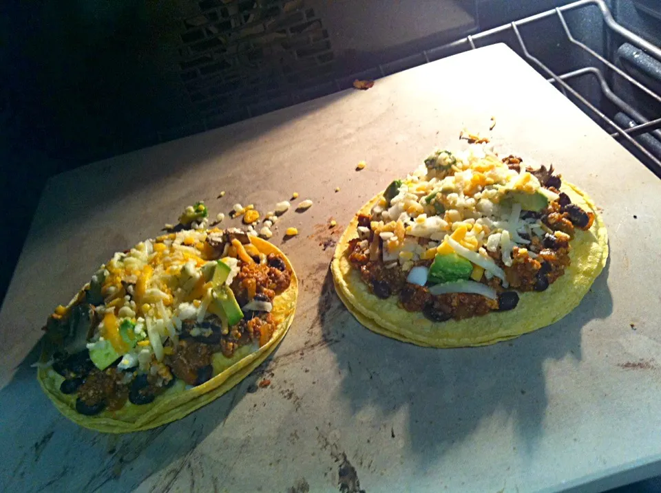 Taco-pizza or whatever you can call it.  Just cooked from my inspiration & things in the fridge.  タコスピザ。冷蔵庫の大掃除シリーズw|mamakumiさん