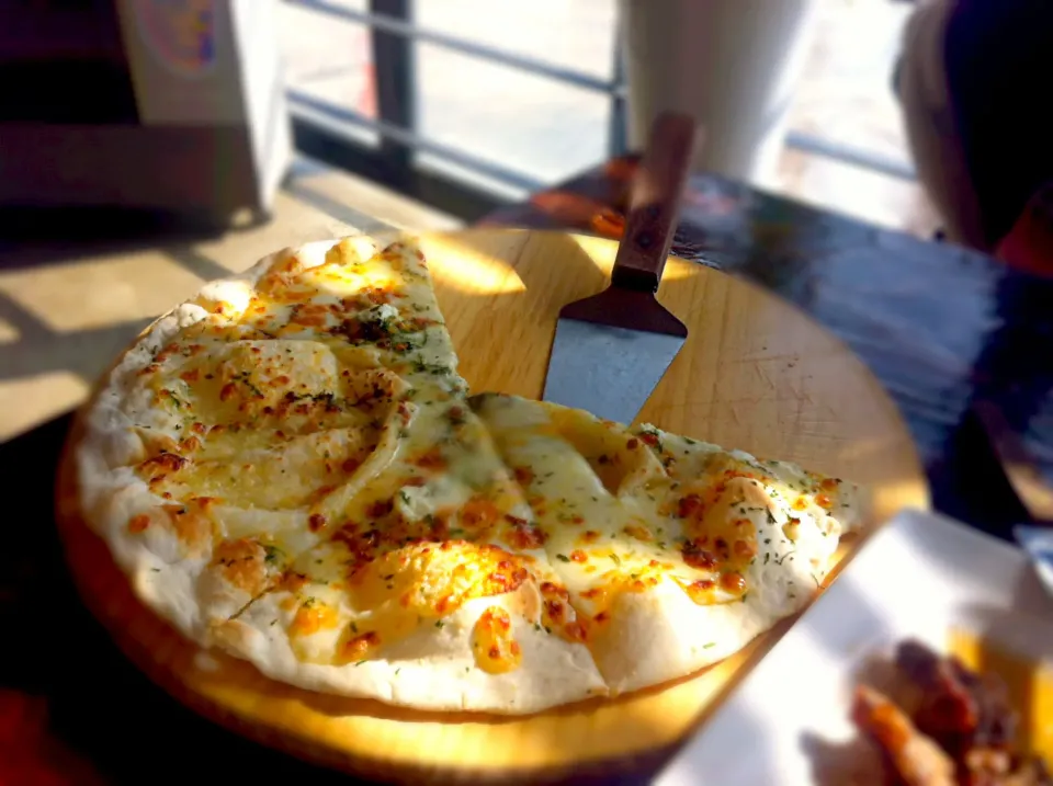 Snapdishの料理写真:Gorgonzola Pizza|JennySKさん