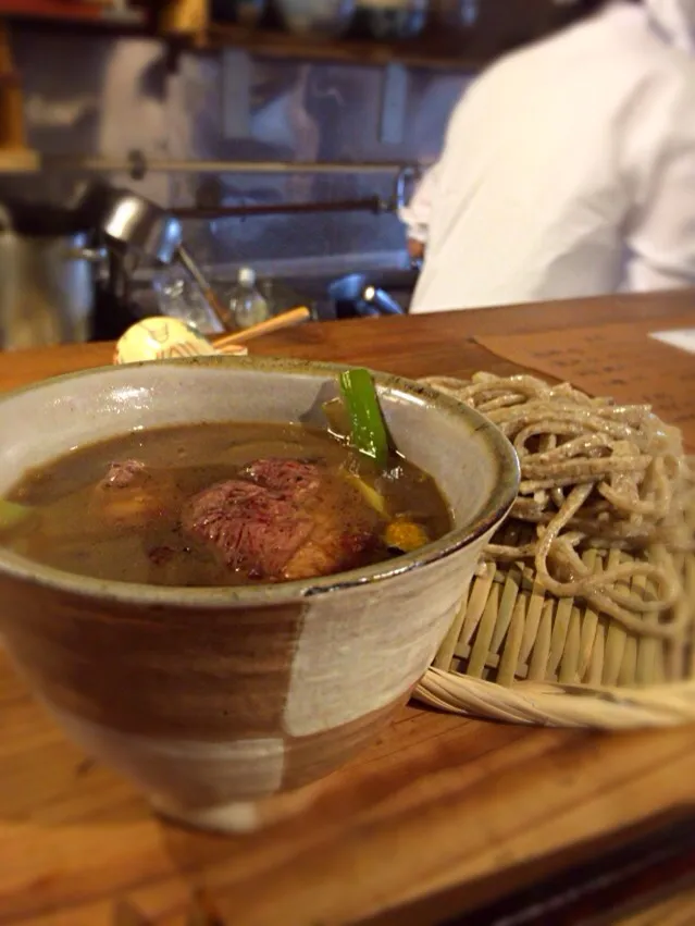 炭火焼鴨ねぎ汁蕎麦、太打ちの挽砕（ばんさい）にしてみた。歯ごたえのある鴨がたっぷり、でも蕎麦はもっと食べたかった！お上品。また来よう。|matsu_hiroxxxさん