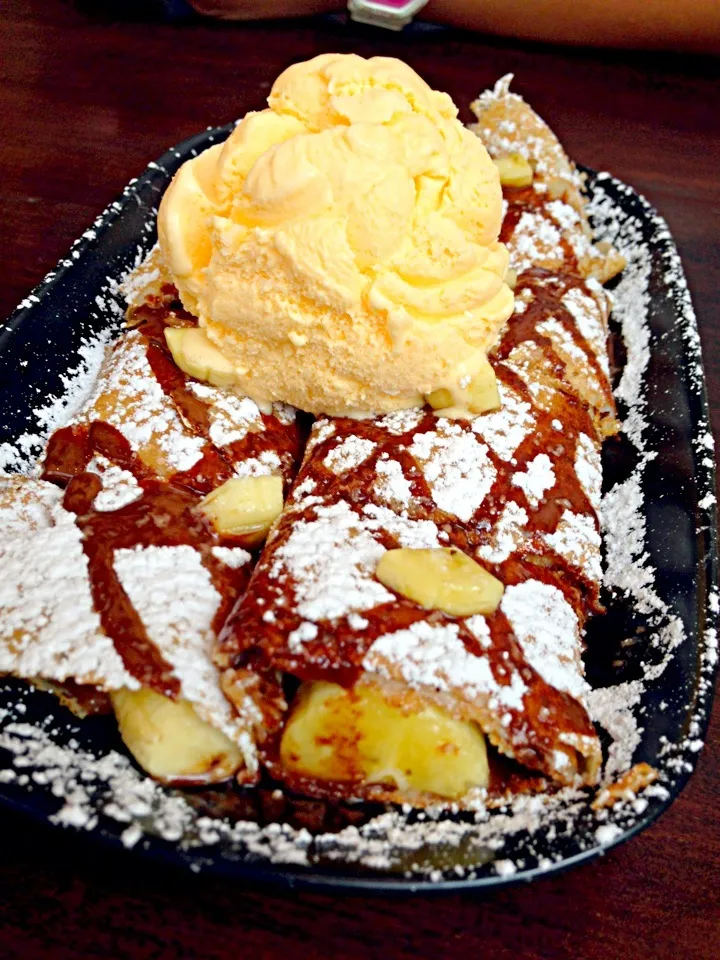 Nutella choco crape with vanilla ice cream|PhUnGさん