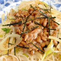 Snapdishの料理写真:焦がしねぎの納豆あえ麺|みーめさん