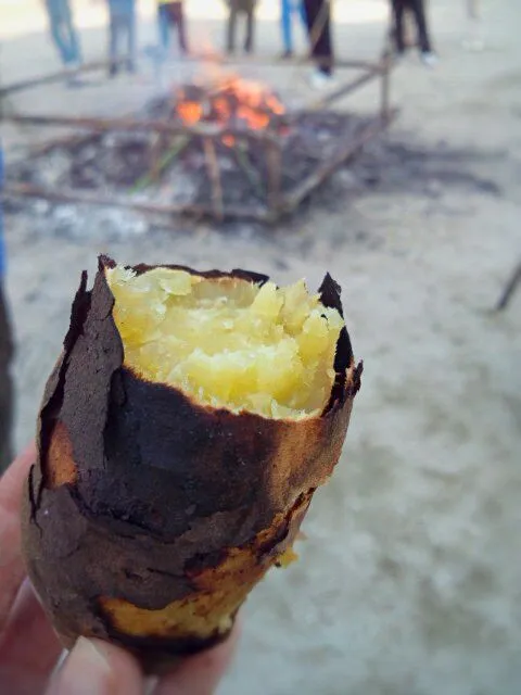 どんど焼きで焼き芋♡|うさかめさん