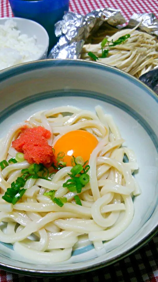 Snapdishの料理写真:明太釜玉うどん(明太子･卵･青ねぎ)、ホイル焼き(めかじき･きゃべつ･えのき･青ねぎ)|まあるさん