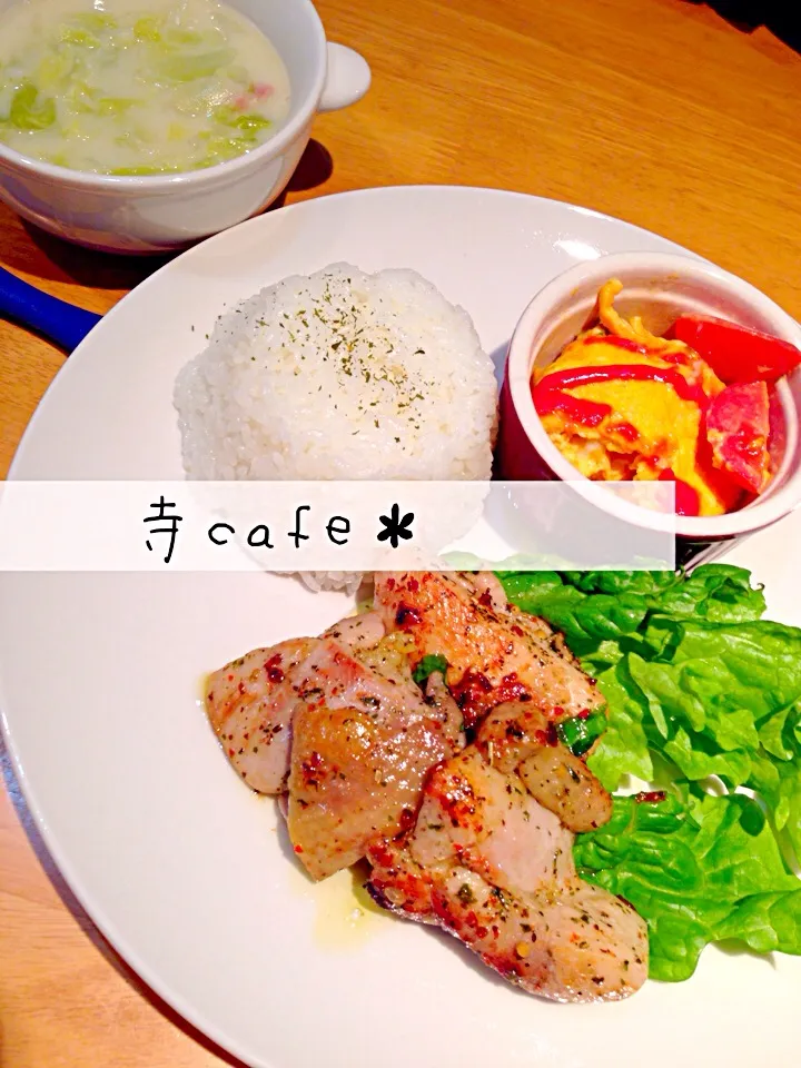 ディナーだけどワンプレート😁鶏もも肉のバジルオイル焼き＊|寺cafe＊さん