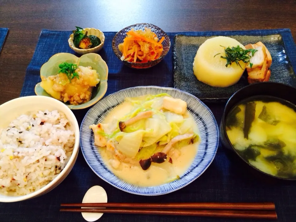 大根と豚バラのべっこう煮  芽キャベツのバター醤油  白菜と胸肉の味噌マヨ炒め  切り干し大根  ジャガイモのそぼろあんかけ|NAKATAさん