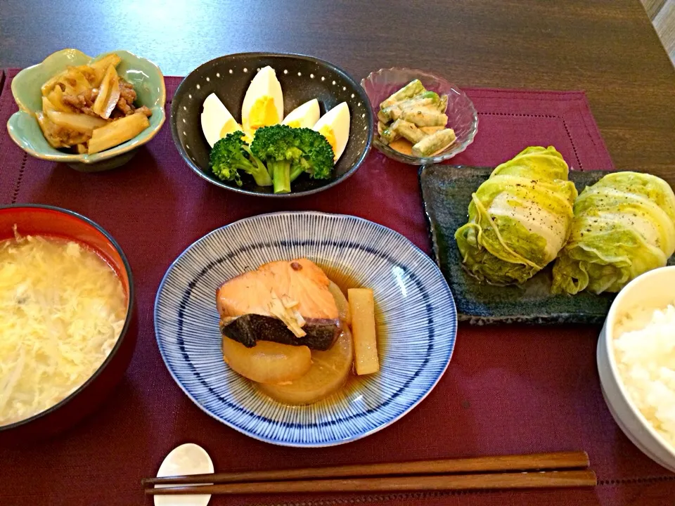 Snapdishの料理写真:ブリ大根  レンコンとひき肉の甘辛炒め  白菜ロール|NAKATAさん