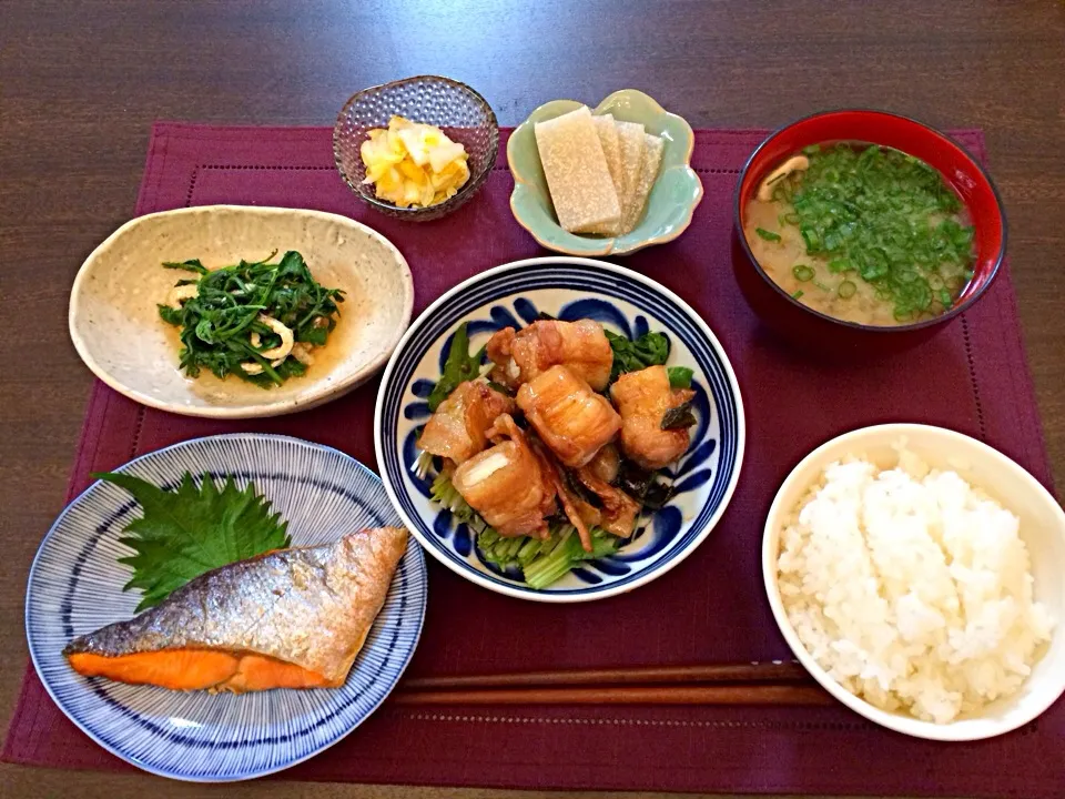 白菜の漬物  九条ネギの肉巻き  塩鮭  春菊のお浸し|NAKATAさん