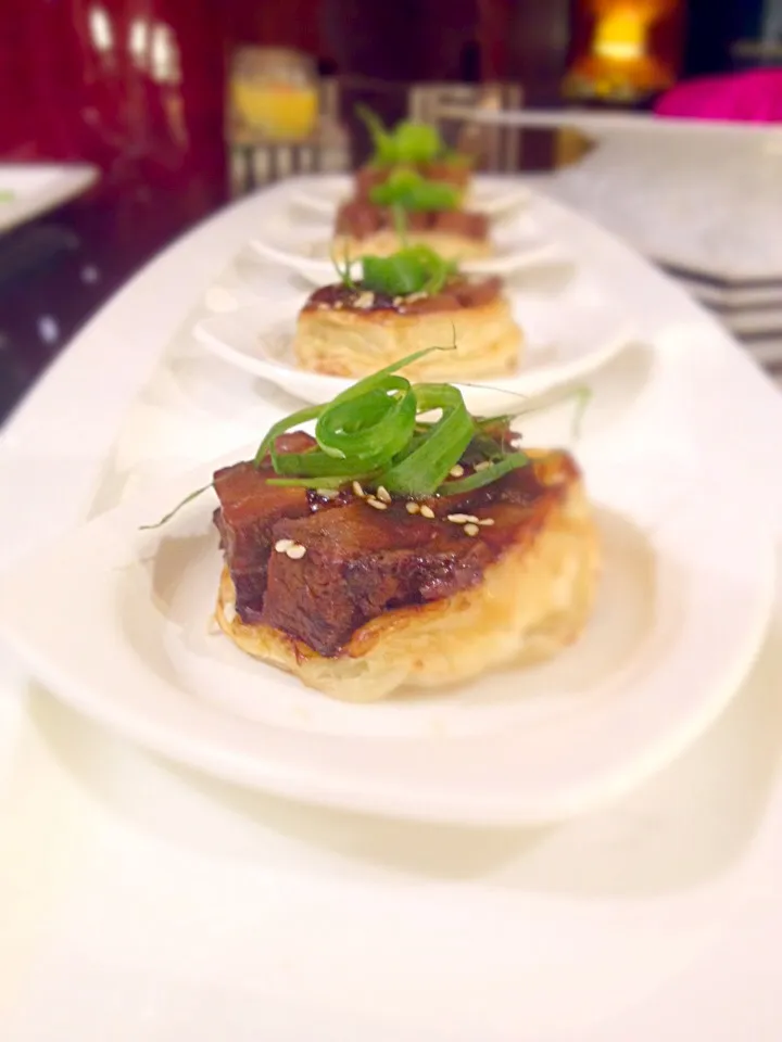 Beef shank tart. #leek #sesameseed #sidedish|rizki prameswaraさん