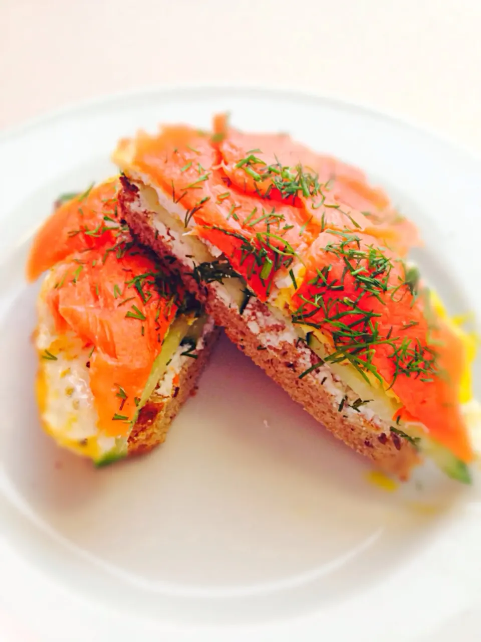 Open sandwich with smoked salmon and egg|Ilanit V.さん