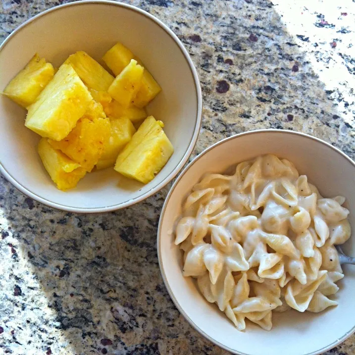 Mac and cheese and pineapple|Whitney Kinnisonさん