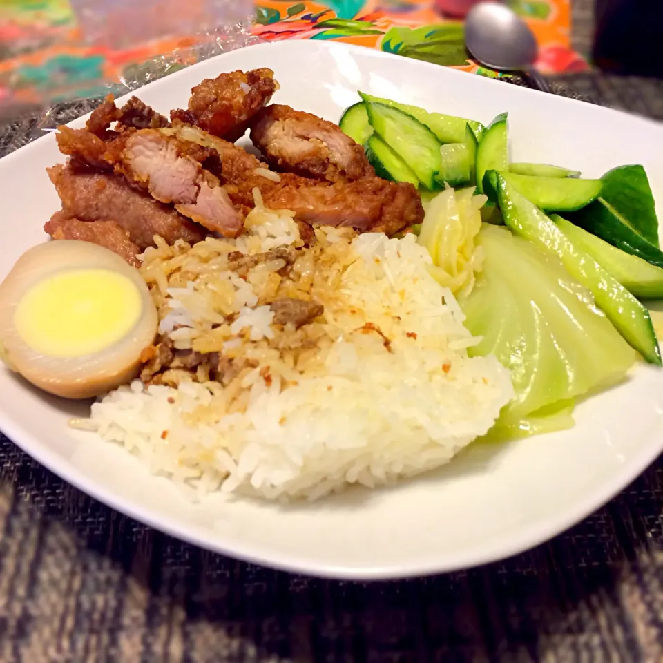 Pork cutlet with rice, cucumber, cabbage, and egg|Irene Hoさん