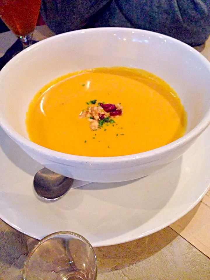 Butternut squash soup vegan gluten free walnuts cranberries|ali kamenovaさん