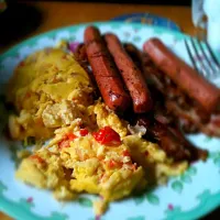 Scramble cheese eggs with bacon and sausages|Basanti Garibaさん