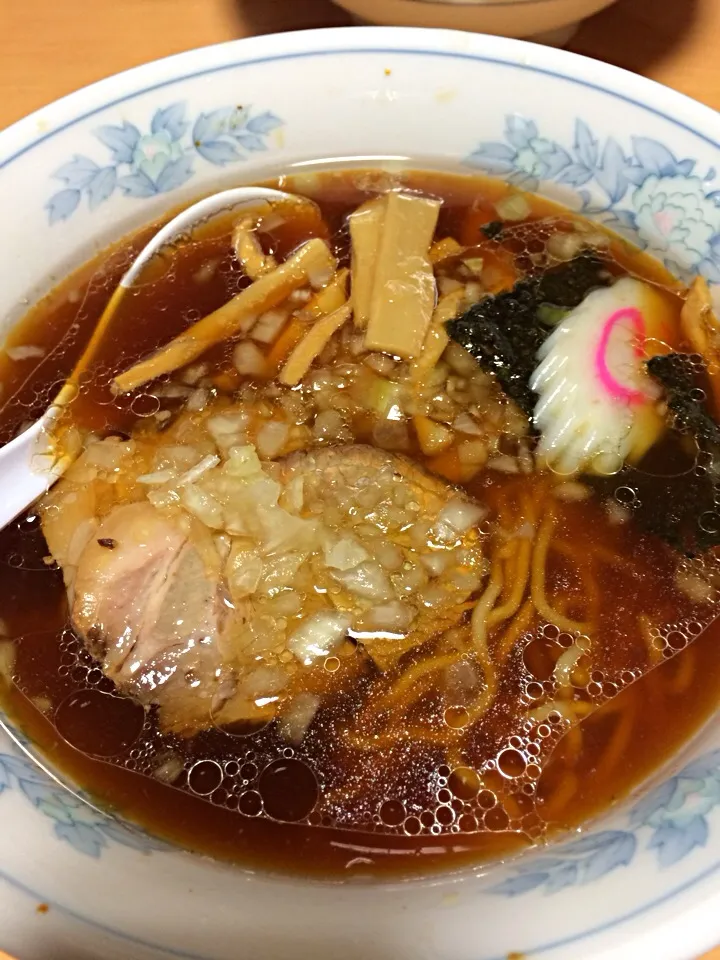 Snapdishの料理写真:やっぱ玉ねぎ😊飲んだあとは八王子ラーメン🎵|モモさん