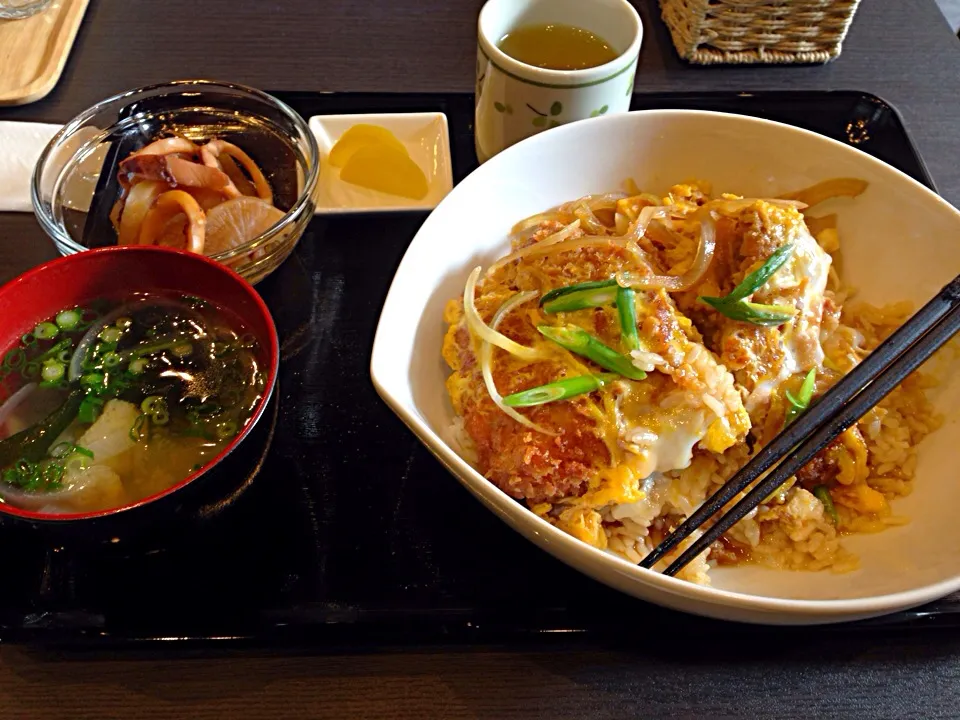 カフェテリア＆セレクトショップ  じぱんぐ  カツ丼|スサノオさん