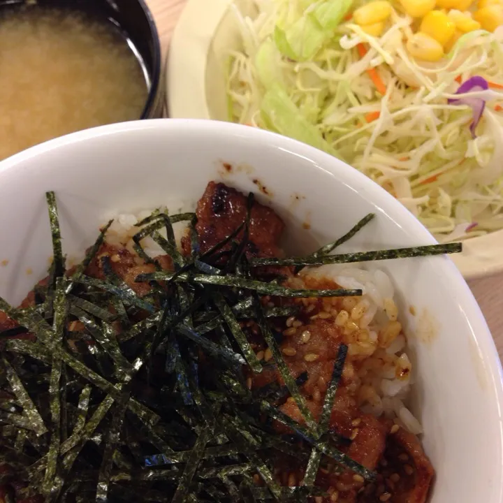 Snapdishの料理写真:【180】カルビ焼牛めし（並）＋生野菜 50円引き|Shigechika AIKAWAさん