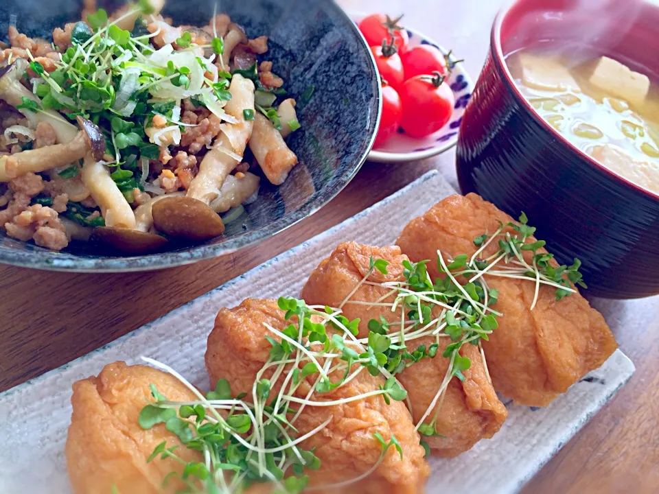 稲荷寿司 野菜の肉味噌炒め 味噌汁|りなさん