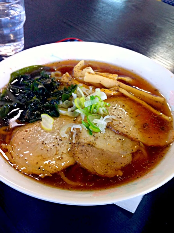 お昼は醤油ラーメンをいただきました。|abe yoshiroさん