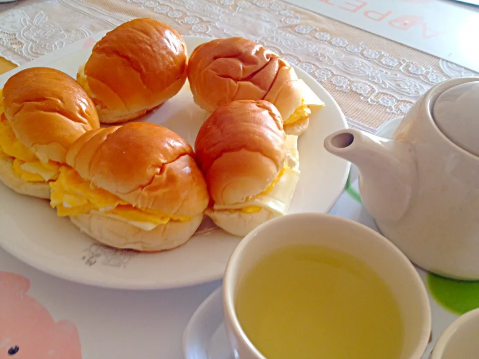 Snapdishの料理写真:teatime 😊 i made this butterroll wt egg marmalade & cheeze|Mimi Booさん